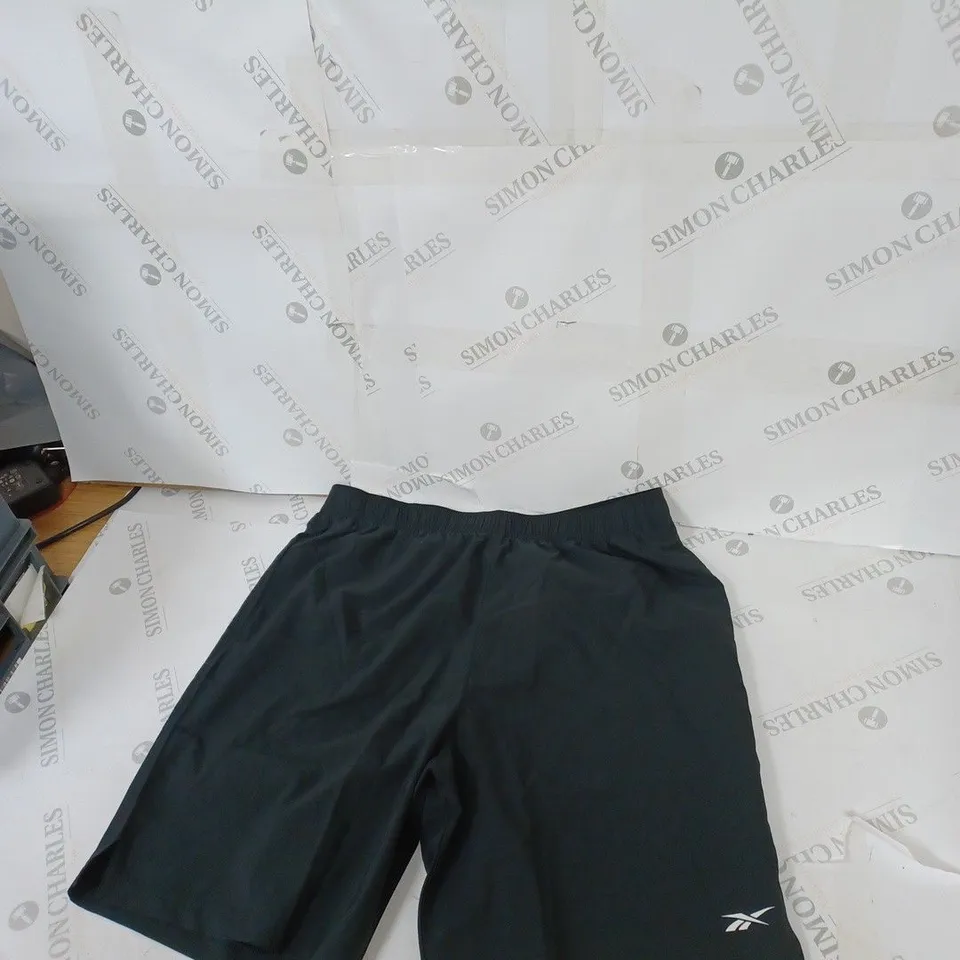 REEBOK CASUAL SHORTS SIZE L