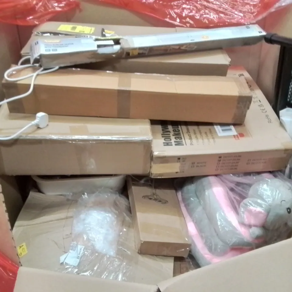 PALLET CONTAINING ASSORTED PRODUCTS INCLUDING WALL MIRROR, RAISED TOILET SEAT, IRONING BOARD & NERF STAR WARS  MANDALORIAN BLASTER