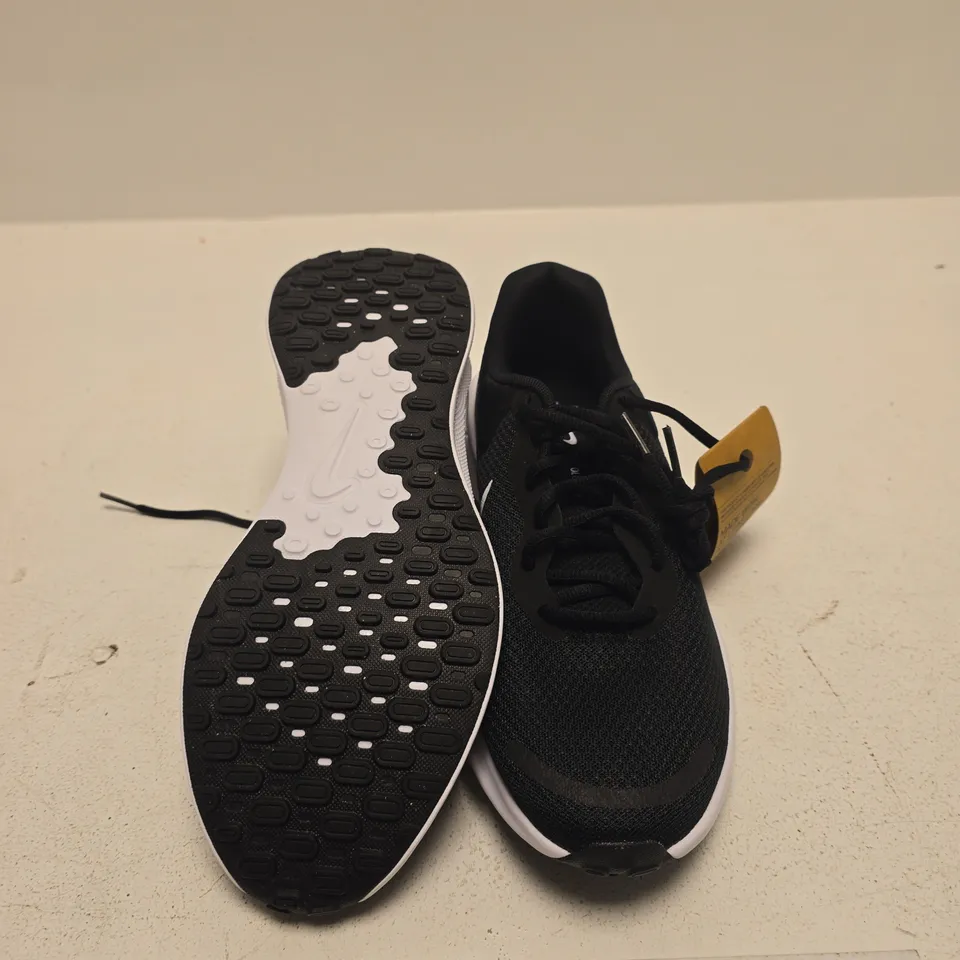 NIKE RUNNING SHOES – BLACKN SIZE UK 7
