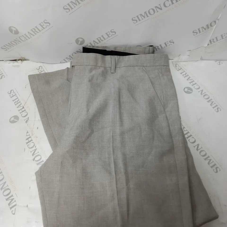 BOX OF ASSORTED STUDIO CLOTHING TO INCLUDE TOPS, PANTS AND SHOES