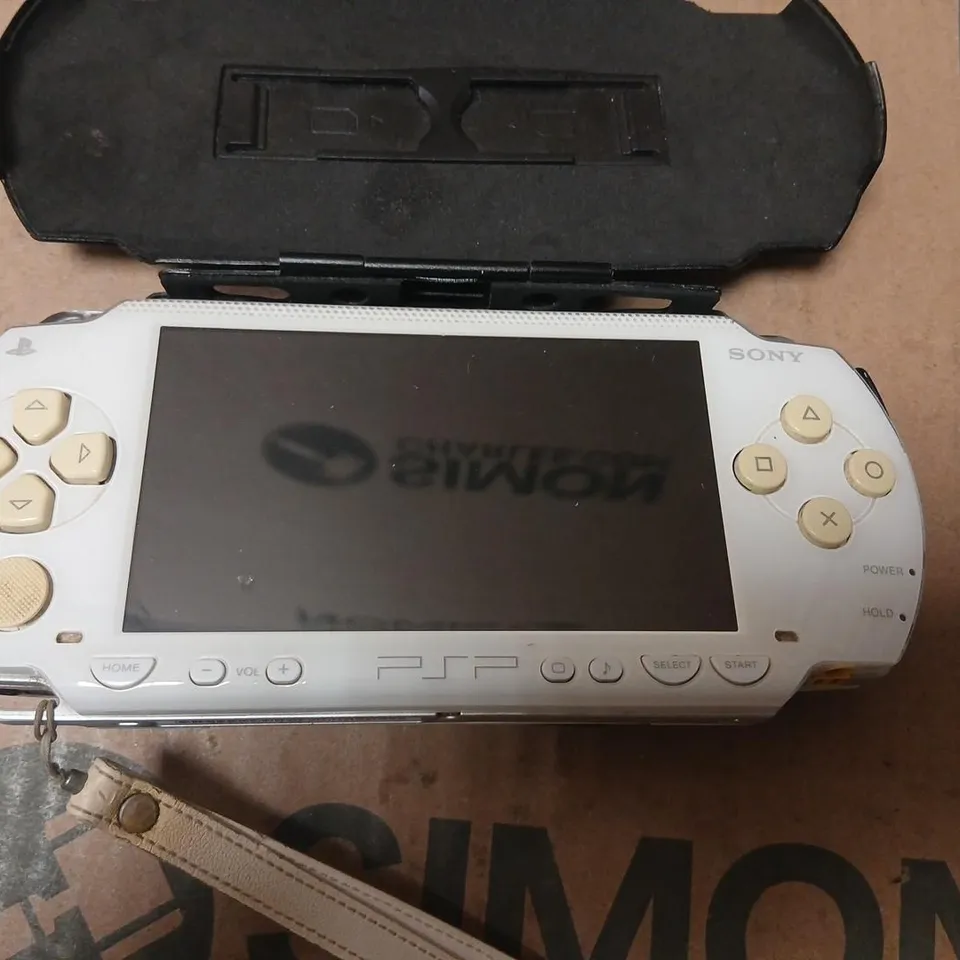 SONY PSP PLAYSTATION PORTABLE HANDHELD CONSOLE – WHITE