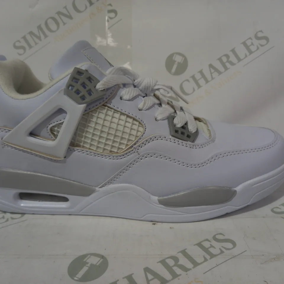 BOXED PAIR OF AIR JORDAN SHOES IN WHITE UK SIZE 6