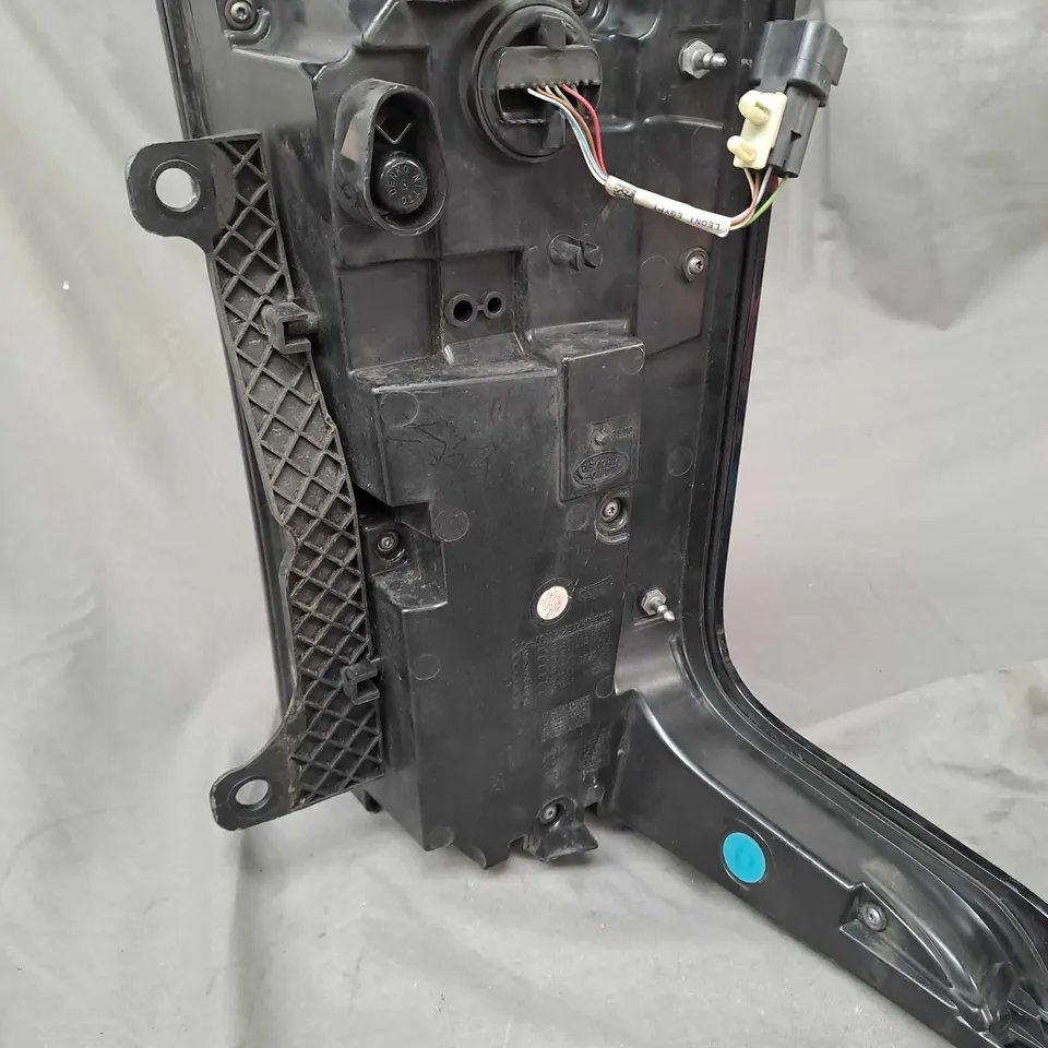 LAND ROVER DEFENDER REAR LIGHT AND HOUSING 