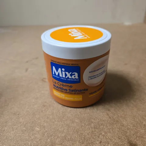 TOTE OF APPROXIMATELY 7 X MIXA LA CREME 48H 400ML