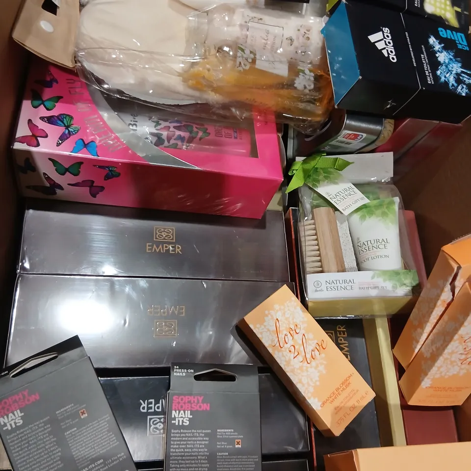 APPROXIMATELY 30 ASSORTED HEALTH AND BEAUTY PRODUCTS TO INCLUDE; URODA, EMPER, ADIDAS AND NATURAL ESSENCE