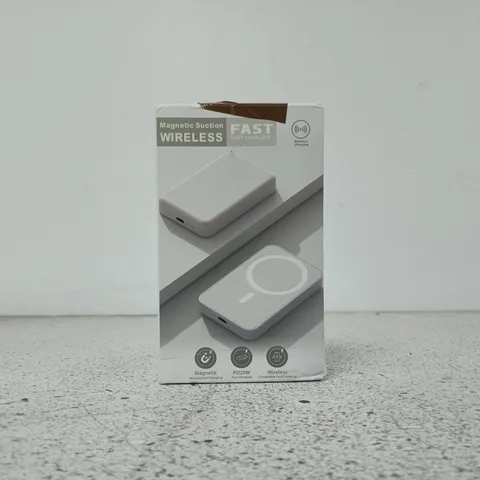 MAGNETIC SUCTION WIRELESS FAST CHARGER – BOXED