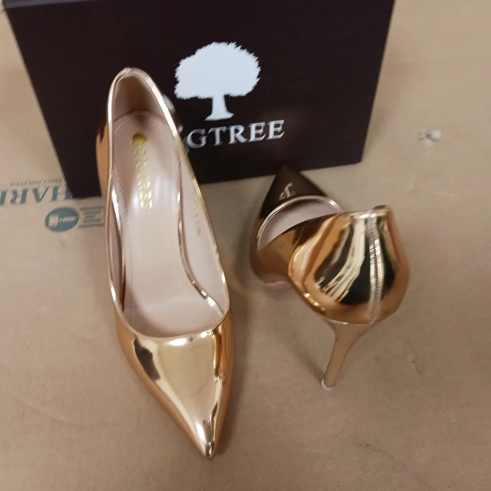 BOXED PAIR OF BIG TREE HEELED SHOES IN GOLD - 38