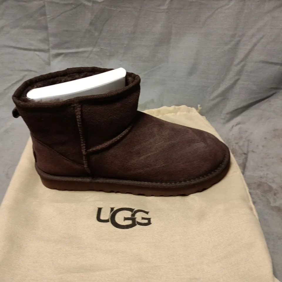 UGG BROWN SUEDE TODDLERS' ANKLE BOOT WITH DUST BAG - 38