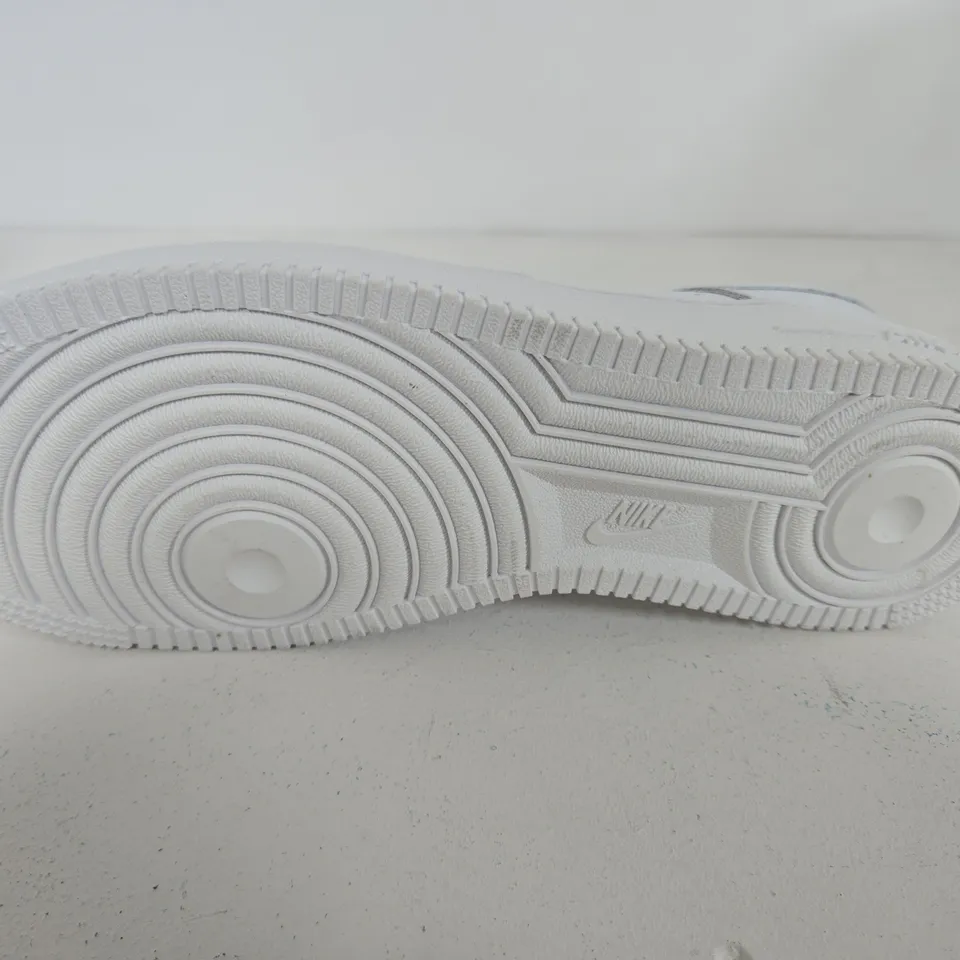 NIKE AIR FORCE 1 SIZE 11