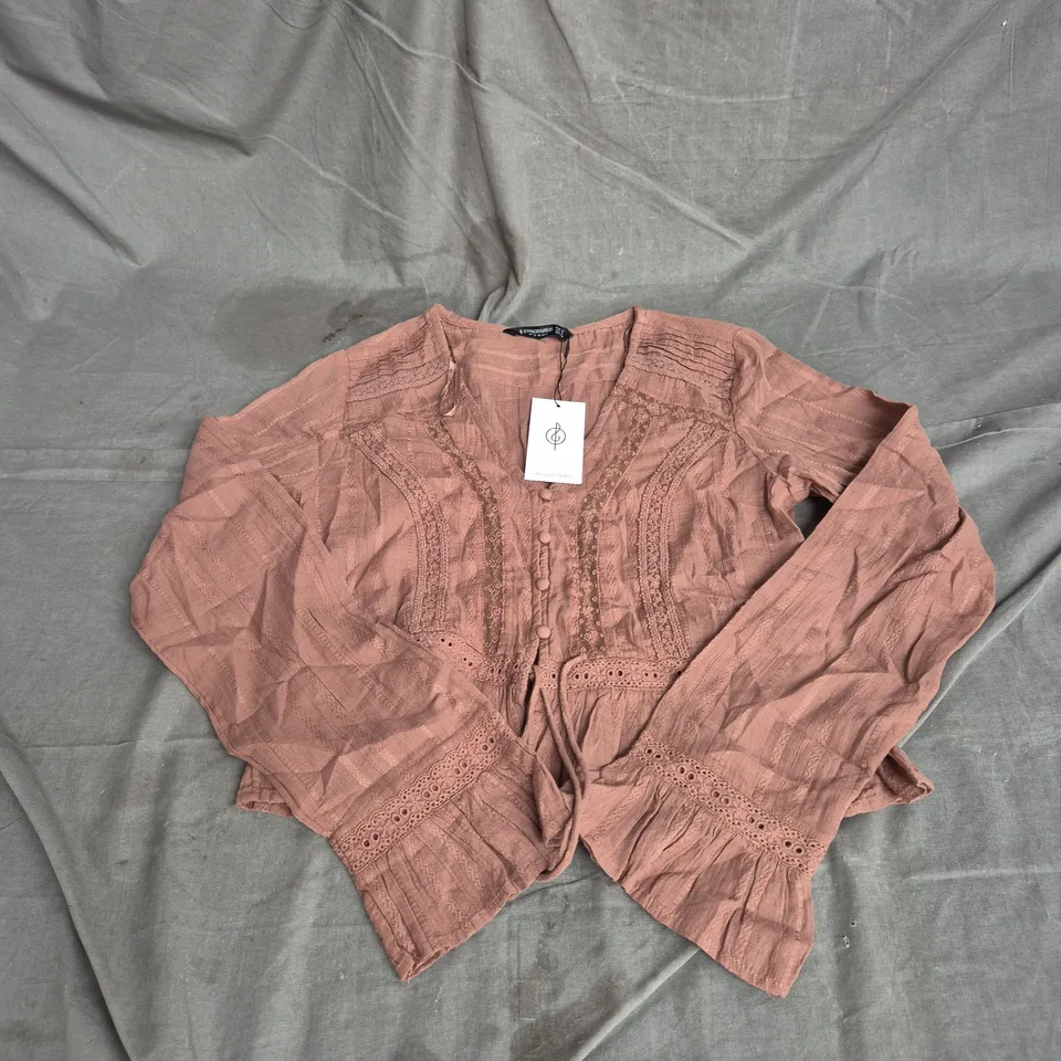 STRADIVARIUS CROPPED TONG SLEEVE TOP IN BROWN SIZE S