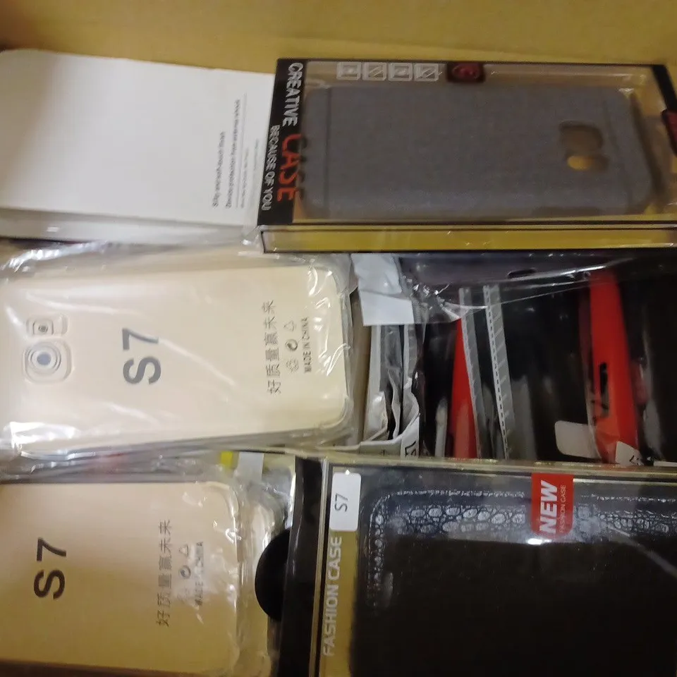 BOX OF APPROX 40 ASSORTED PHONE CASES TO INCLUDE - FASHION CASE IN BLACK - FASHION CREATIVE CASE IN BROWN - 6D SOUND AIR HOCKEY SHELL ECT
