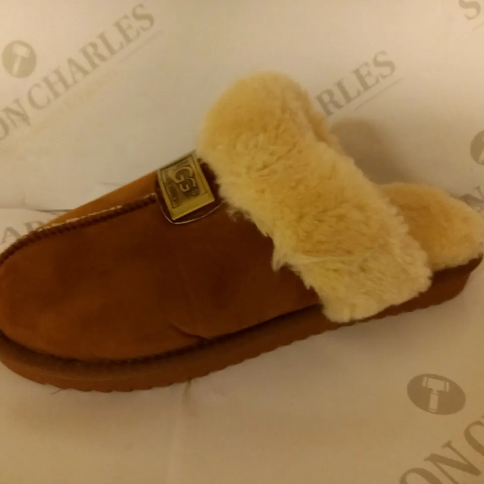 UGG SCUFFETTE SLIPPERS - BEIGE SIZE EU40