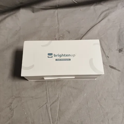 BRIGHTENUP TEETH WHITENING KIT – 3 SYRINGES, MOUTH TRAY & INSTRUCTIONS
