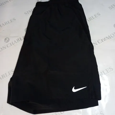 NIKE LOGO CASUAL SHORTS SIZE XL