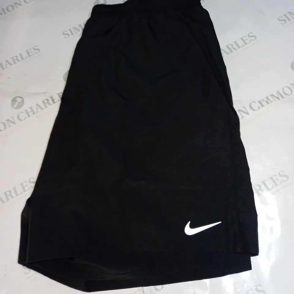 NIKE LOGO CASUAL SHORTS SIZE XL