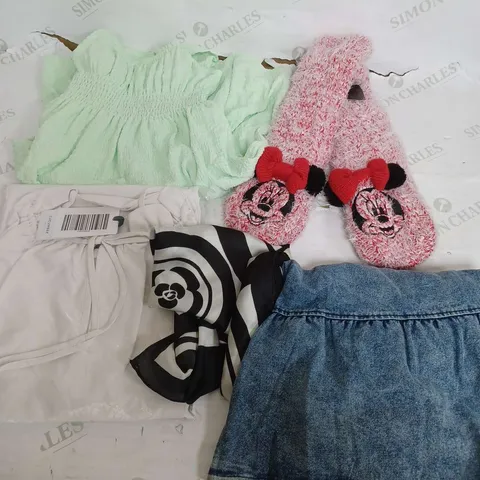 BOX OF APPROXIMATELY 22 ASSORTED CLOTHING ITEMS TO INCLUDE - SOCKS , DRESS , SCARF ETC