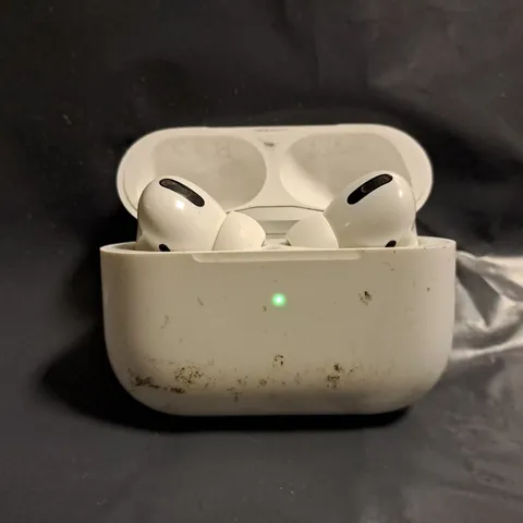 APPLE AIRPODS PRO A2190 1ST GEN IN WHITE