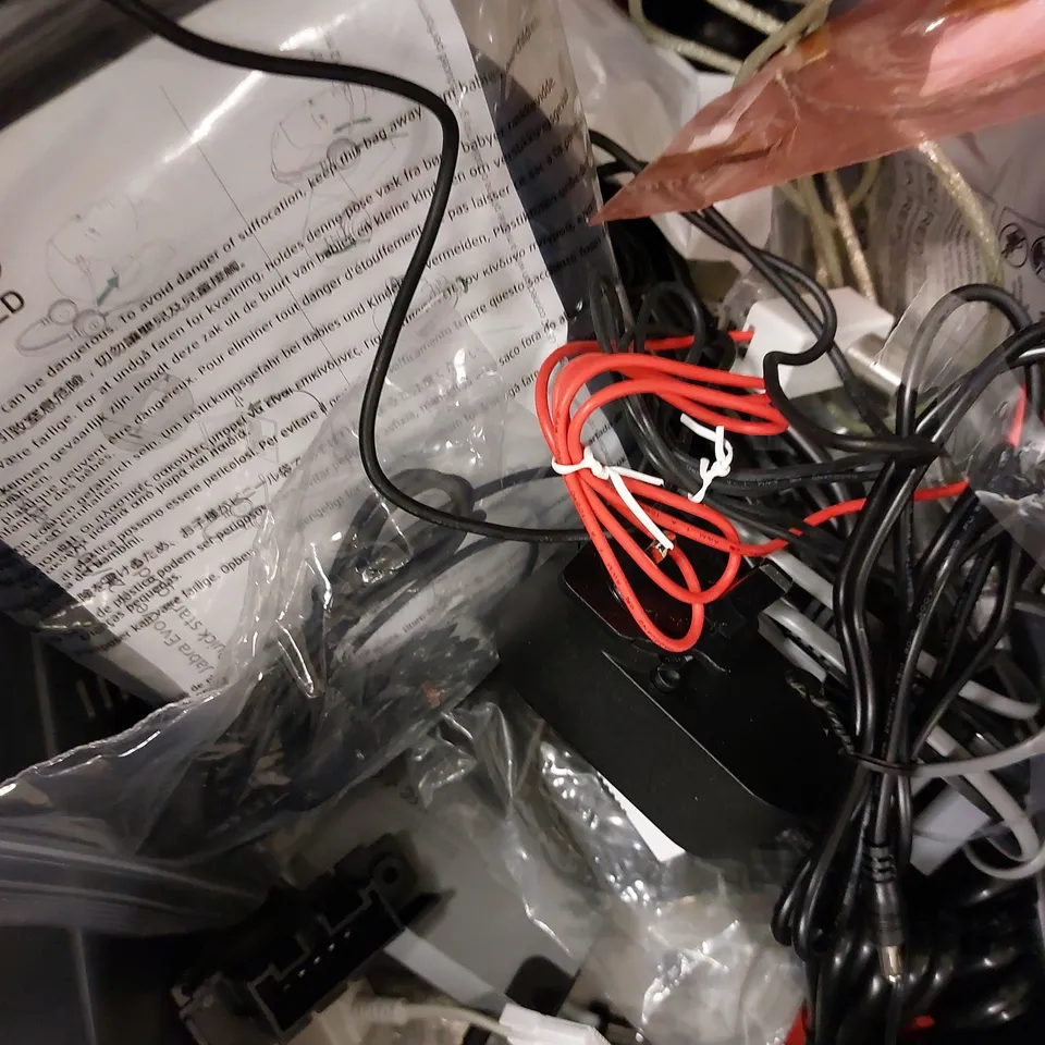 LOT OF APPROX 15 ASSORTED ELECTRICAL ITEMS