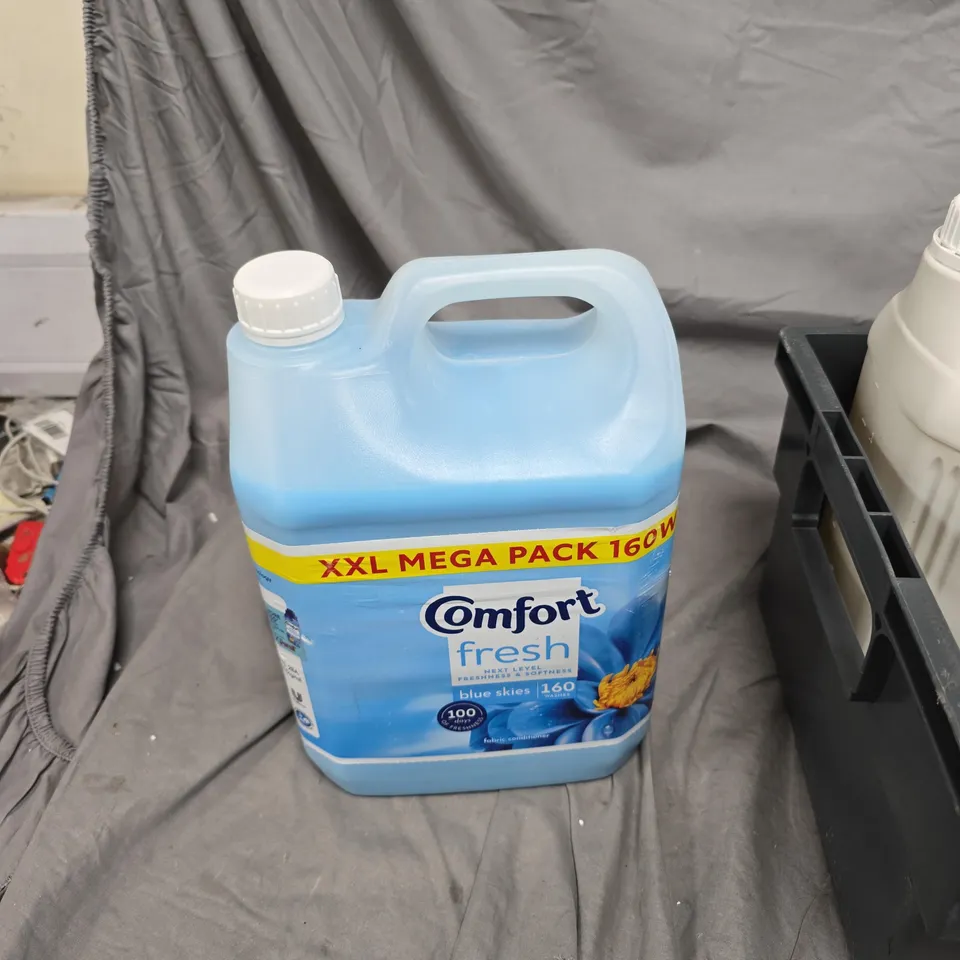 BOX OF 4 ASSORTED LIQUID ITEMS TO INCLUDE: COMFORT FABRIC CONDITIONER AND WASHING UP LIQUID