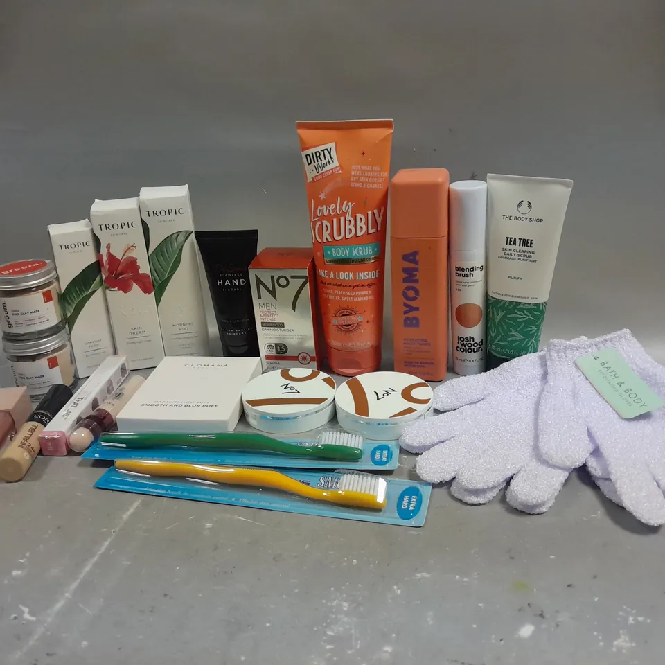 BOX OF APPROXIMATELY 15 ASSORTED COSMETIC ITEMS TO INCLUDE- TROPIC HYDRATION MASK - N07 MEN MOUSTRISER - TOOTHBRUSH, ETC.