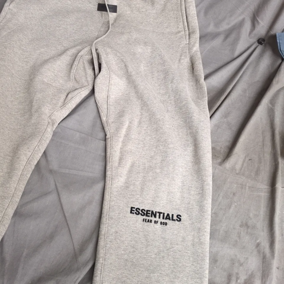 ESSENTIALS FEAR OF GOD SWEATPANTS – GREY, UK M