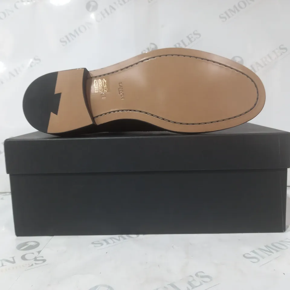 BOXED PAIR OF LANVIN LACE UP SHOES IN BLACK EU SIZE 41