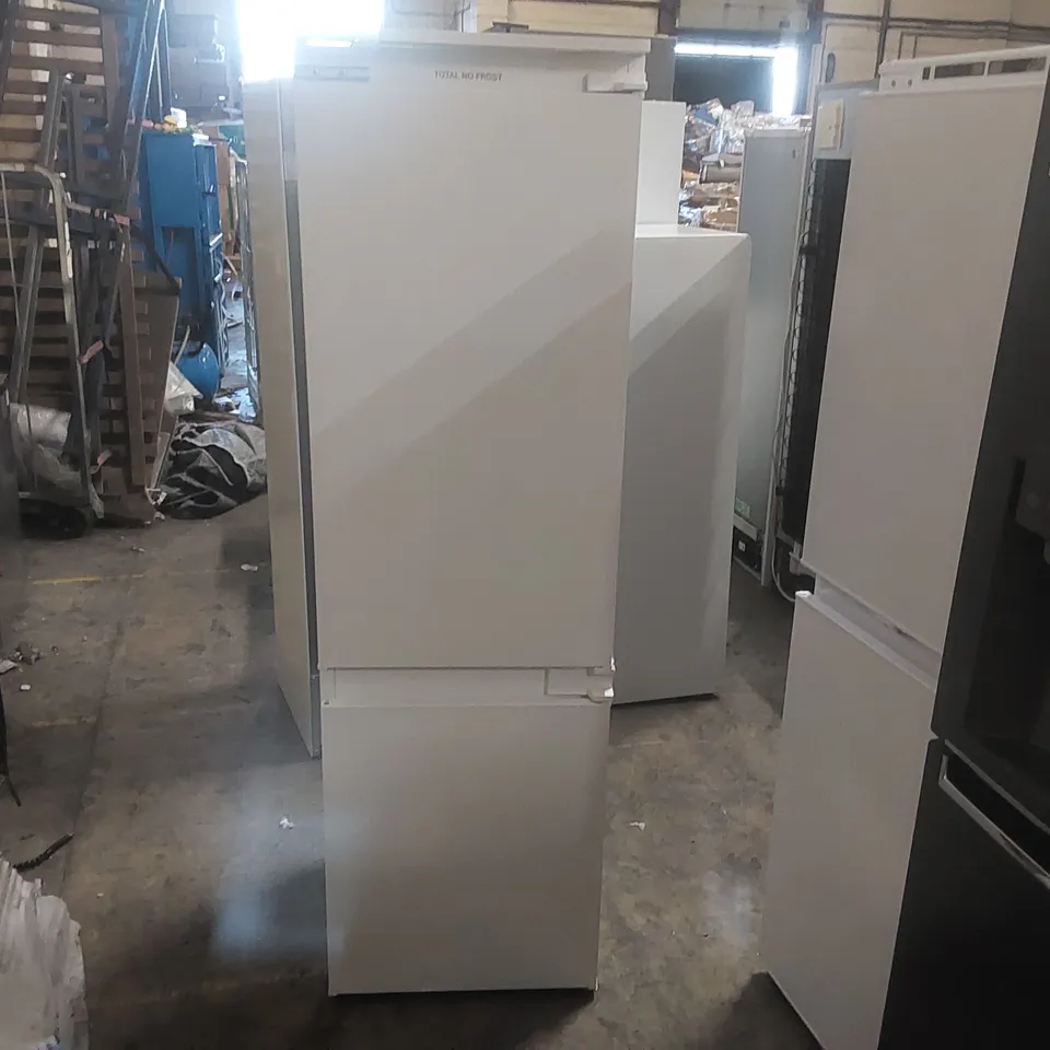 HOTPOINT HTC18 T112 UK 177CM 70/30 INTEGRATED NO FROST FRIDGE FREEZER WITH SLIDING DOOR HINGE - WHITE - E RATED