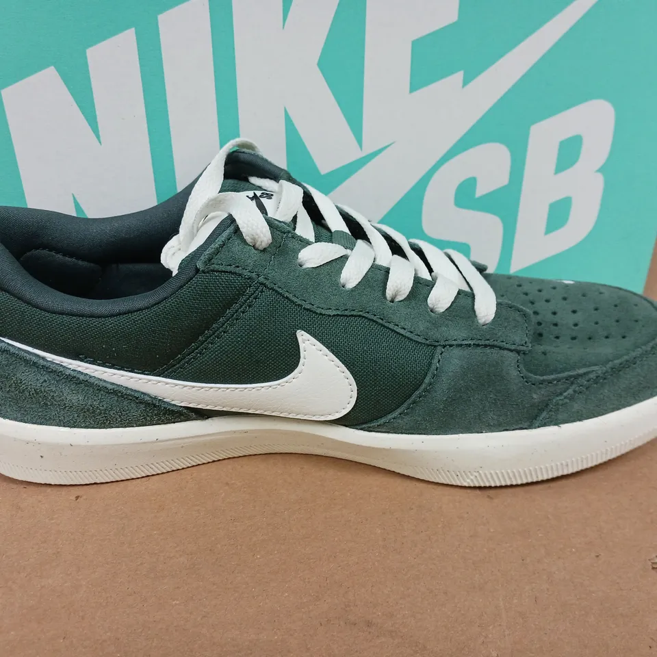 BOXED PAIR OF NIKE SB FORCE 58 TRAINERS IN VINTAGE GREEN - UK 8