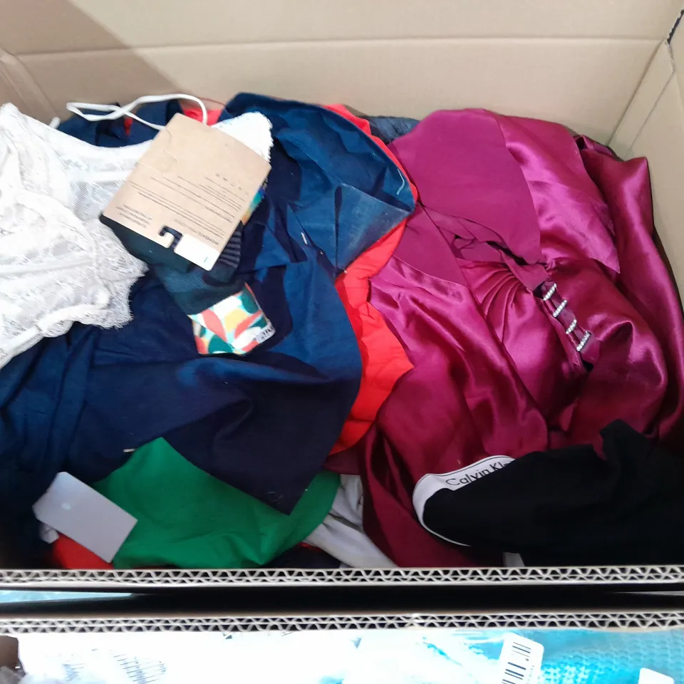 LARGE QUANTITY OF ASSORTED CLOTHING ITEM STO INCLUDE ZARA, H&M AND MOTHER