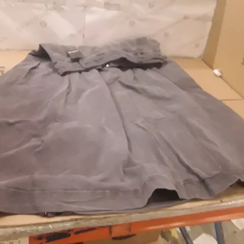 BOXED BRAND NEW SIMPLY BE KILT SKIRT SIZE 16 GREY COLOUR APPROXIMATELY 6 PIECES