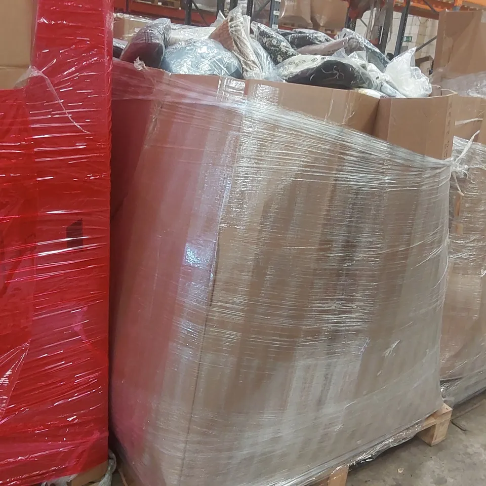 PALLET CONTAINING APPROXIMATELY 525x BRAND NEW ASSORTED DESIGNER CLOTHING ITEMS INCLUDING: JD WILLIAMS DRESSES, FIGLEAVES BRA, SIMPLY BE BLAZER ECT
