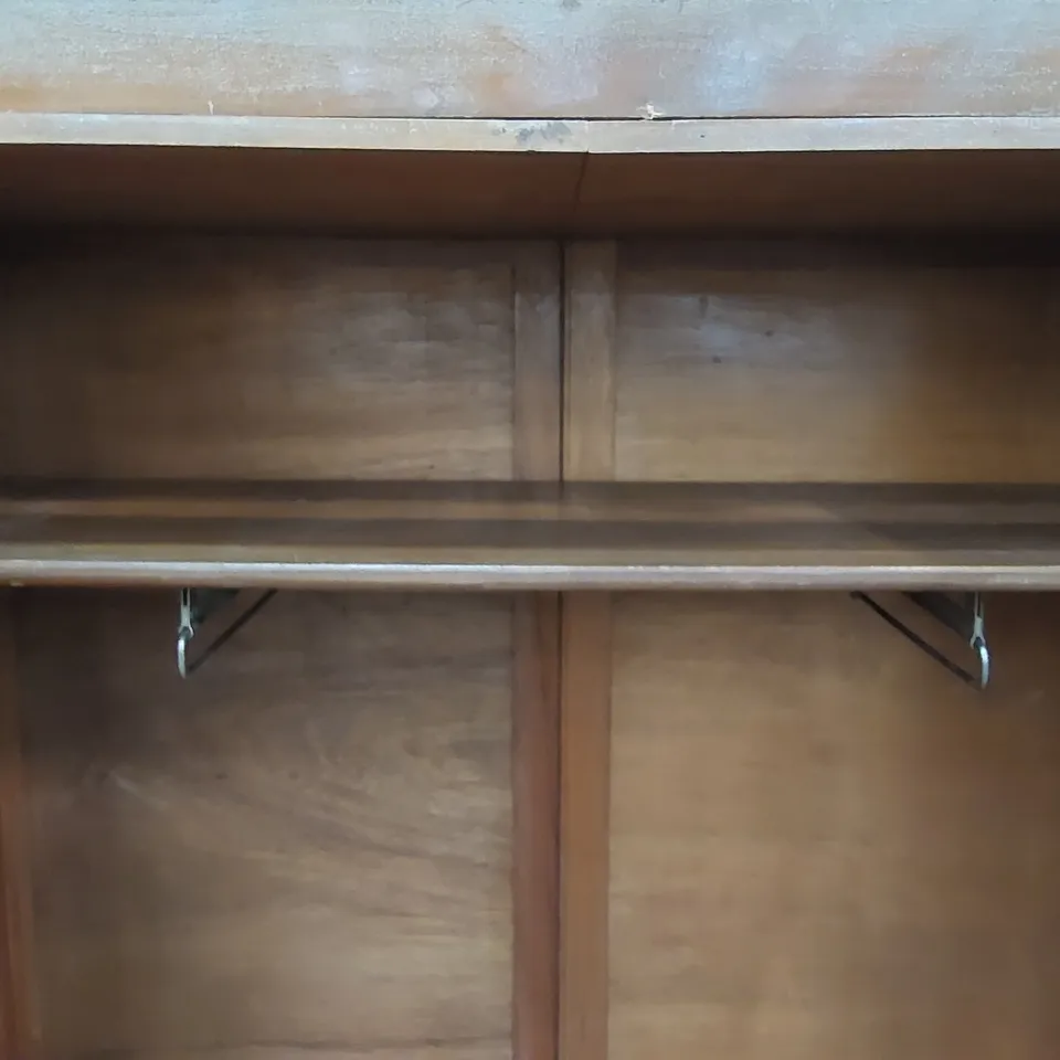 ANTIQUE TRADITIONAL STYLE SOLID WOOD WARDROBE 
