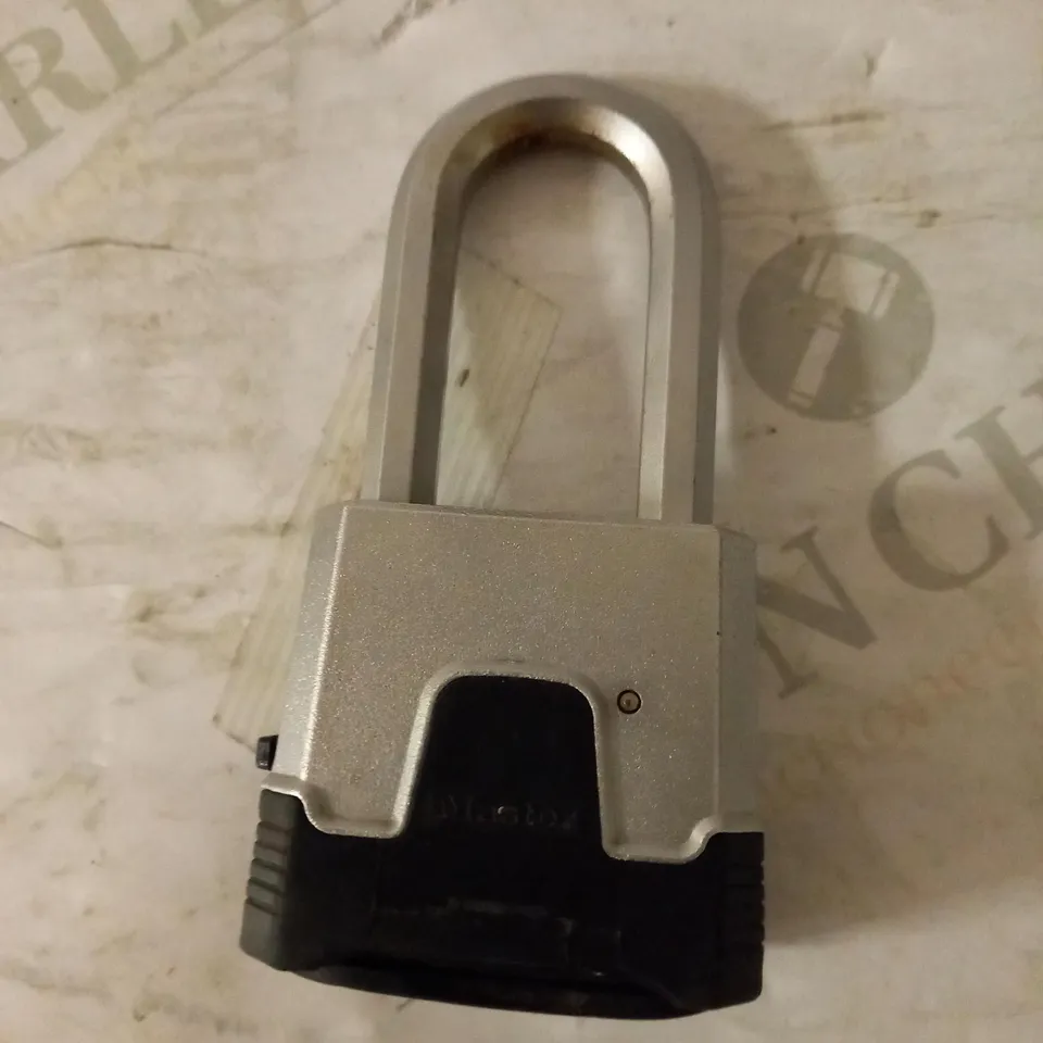 MASTER LOCK HEAVY DUTY PADLOCK 