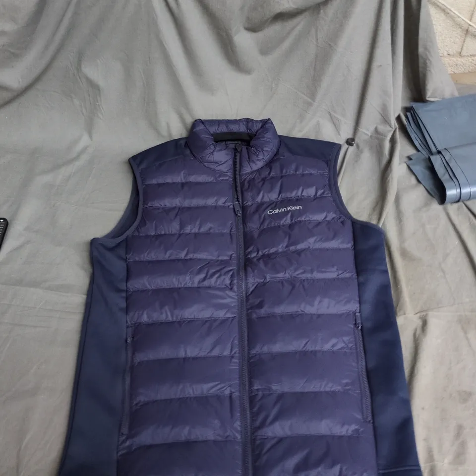 CALVIN KLEIN GOLF PADDED VEST – NAVY, UK SIZE L (L/G)