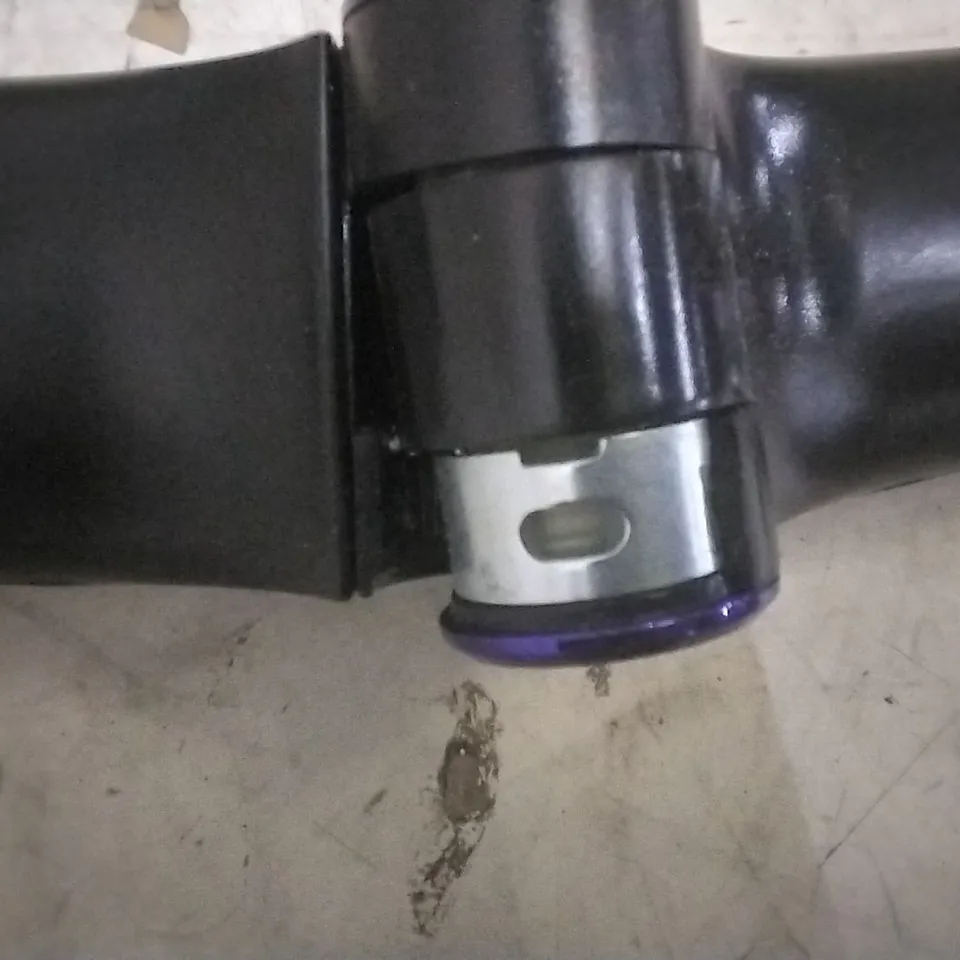 BOXED SHARK CORDLESS STICK VACUUM IZ390UKTQ