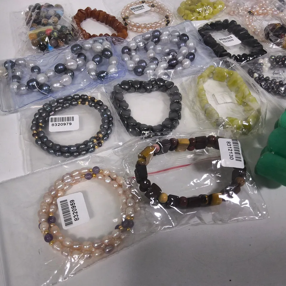 LOT OF 20 BRAND NEW FASHION BRACELETS IN VARIOUS STYLES AND SIZES