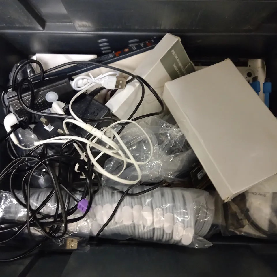 BOX OF APPROX 10 HOUSEHOLD ITEMS TO INCLUDE ASSORTED CABLES