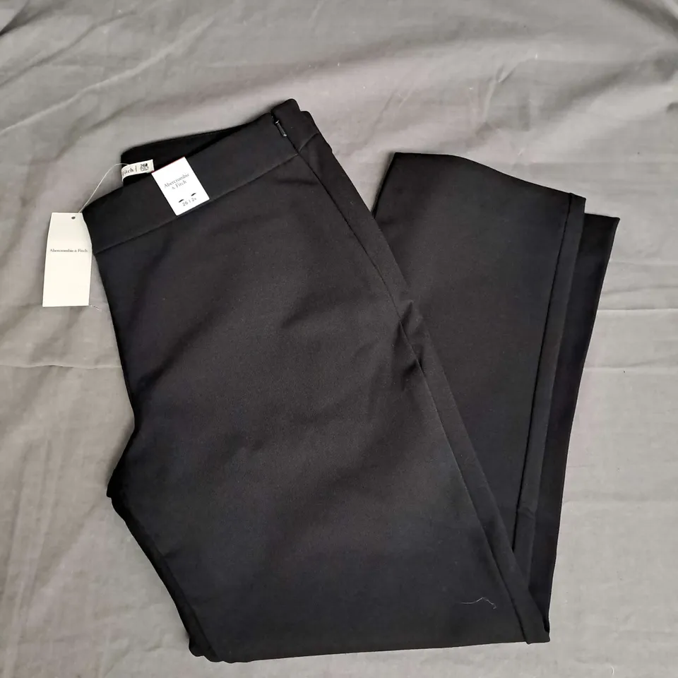 ABERCROMBIE & FITCH CROPPED TROUSERS IN BLACK SIZE 26R