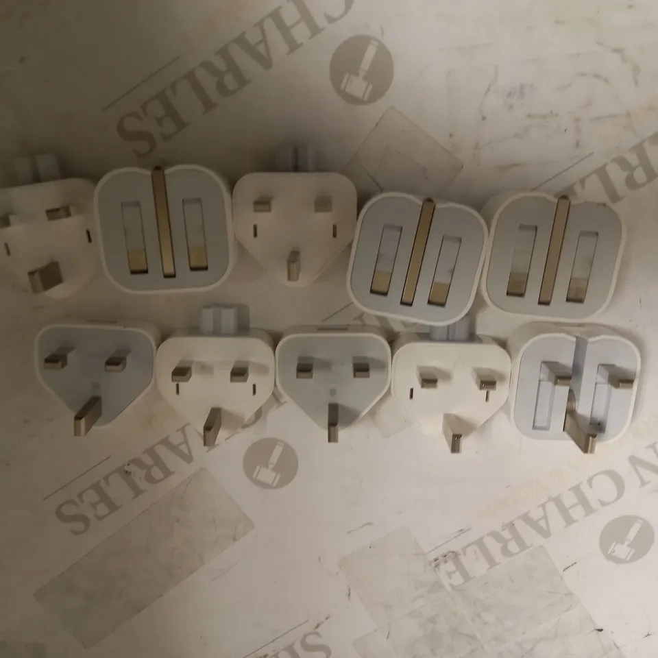 BOX OF APPLE PLUG ADAPTERS