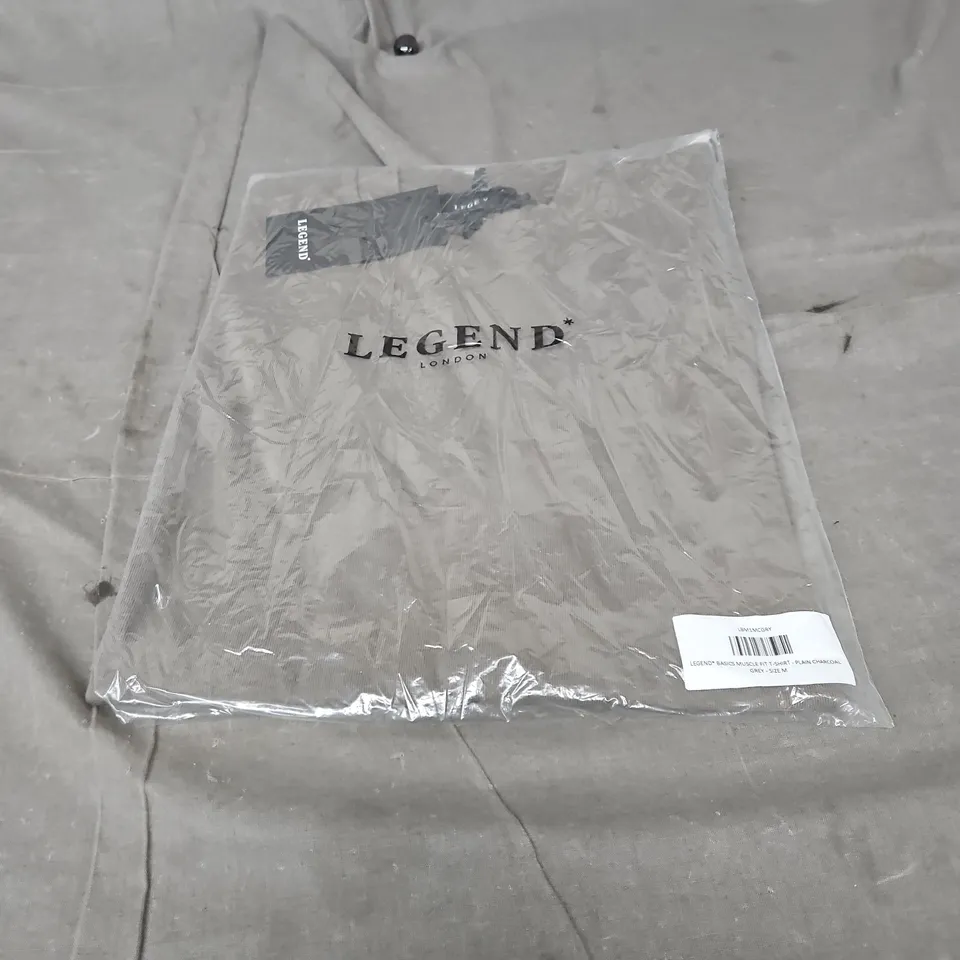 LEGEND LONDON MUSCLE FIT T SHIRT PLAIN CHARCOAL GREY MEDIUM