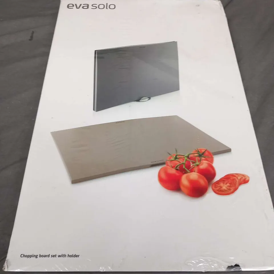 BOXED AND SEALED EVA SOLO CHOPPING BOARD SET WITH HOLDER 