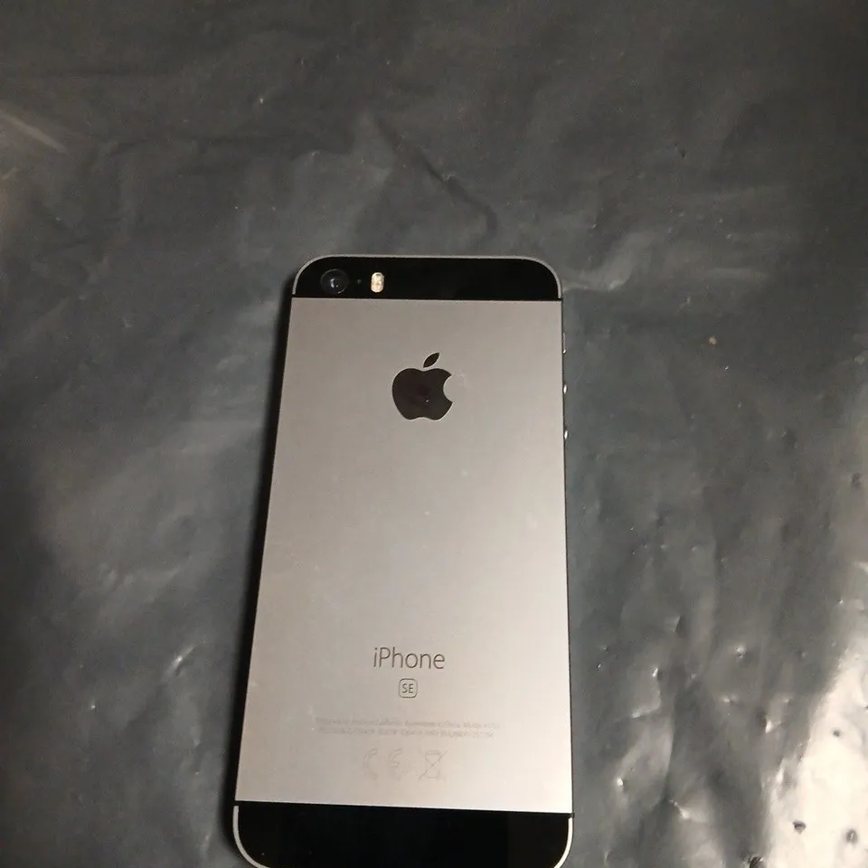 APPLE IPHONE – SILVER