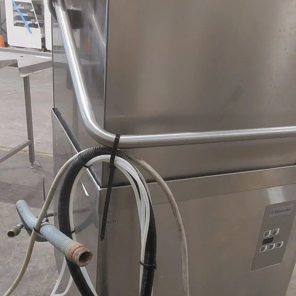 ELECTROLUX COMMERCIAL PASS THROUGH DISHWASHER