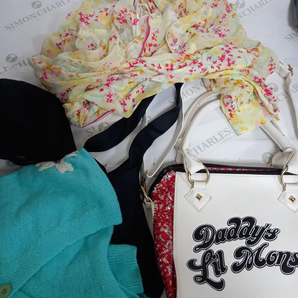 BOX OF APPROXIMATELY 25 ASSORTED CLOTHING ITEMS TO INCUDE - BAG ,TIE , HAT ETC