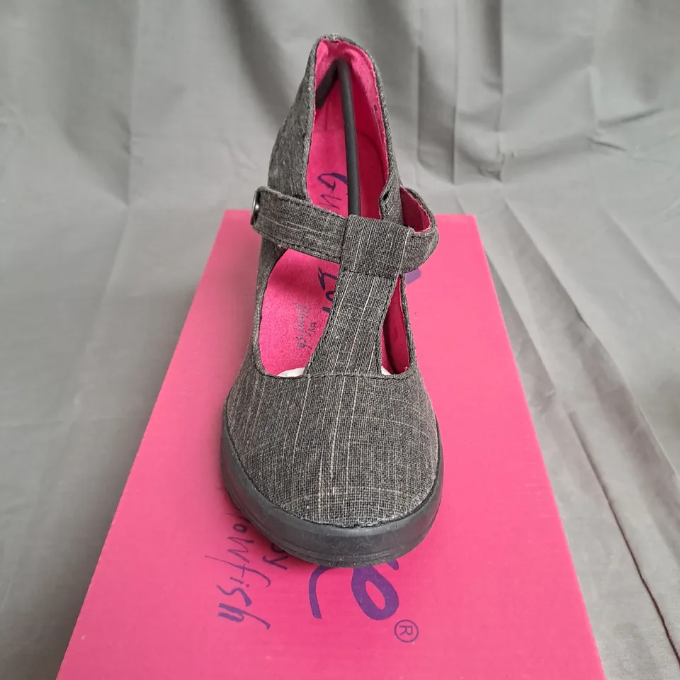 BOX OF APPROXIMATELY 12 PAIRS OF BLACK GUPPY LOVE WEDGE SHOES IN VARIOUS SIZES 