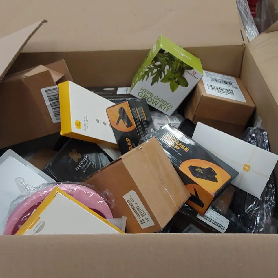 PALLET OF ASSORTED HOUSEHOLD ITEMS AND CONSUMER PRODUCTS. INCLUDES MOUSE TRAPS, SPORTS NUTRITION CAPSULES, TOY CARS ETC 