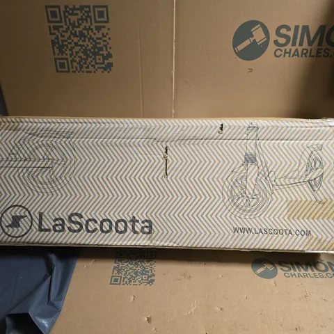 LASCOOTA KICK SCOOTER BOXED