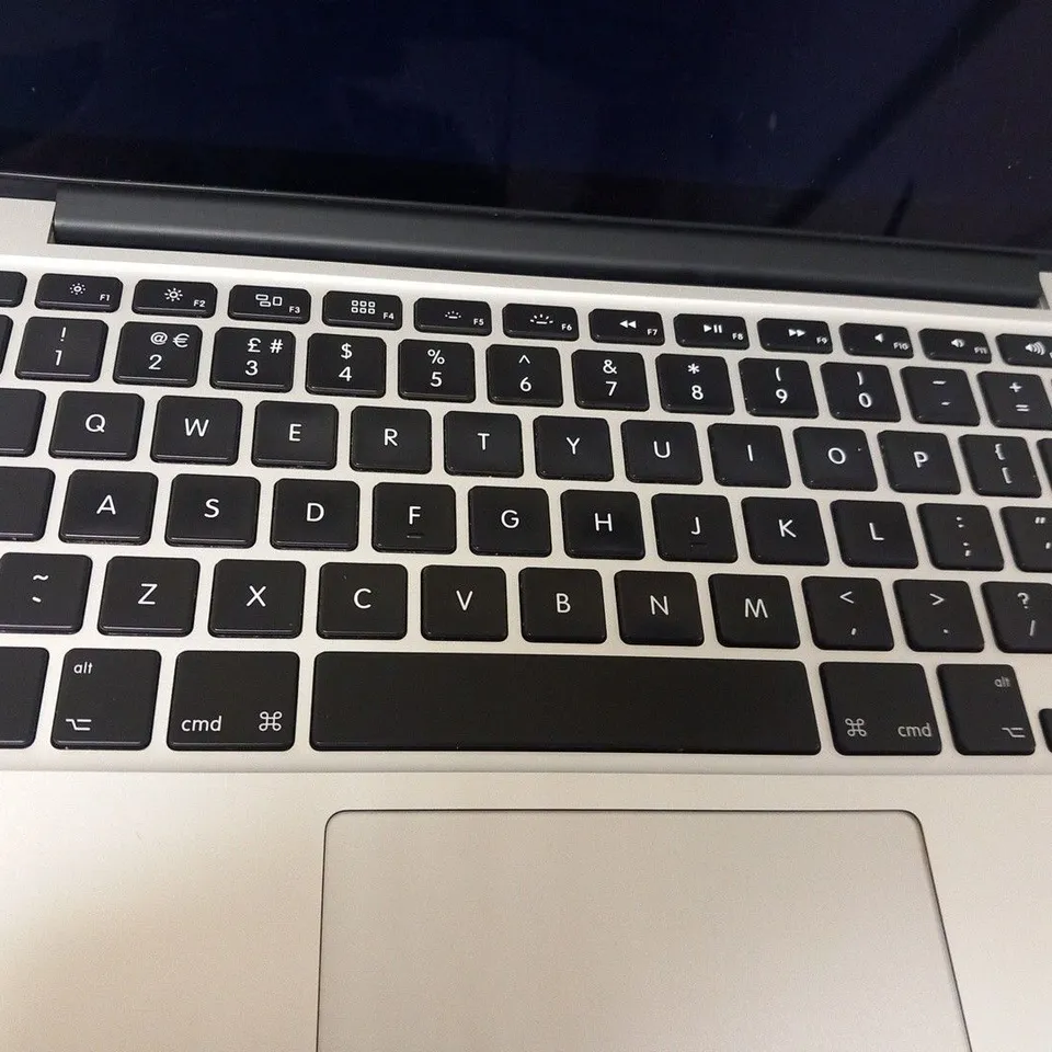 APPLE MACBOOK PRO (A1502 EARLY 2015)