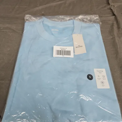 SEALED HOLLISTER COOLING TEE IN LIGHT BLUE - SMALL
