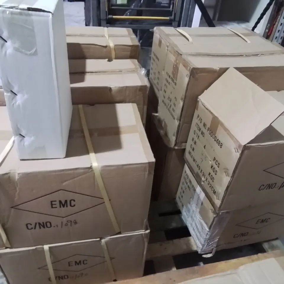 PALLET CONTAINING 12 4-PACK BOXES OF EMCOLITE LIGHTING ITEMS 